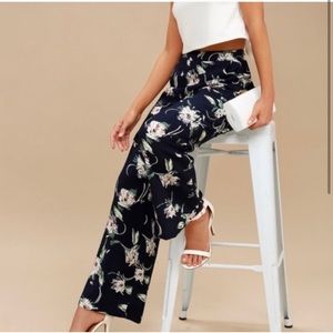 Lulu’s Floral Navy Pants - medium